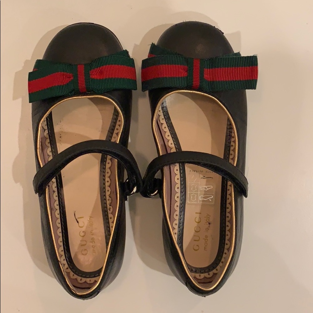 Gucci Velcro girls loafers size 25 size 9